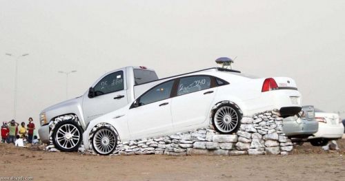 Арабский стоунхедж: зачем арабы обкладывают автомобили камнями? в Магадане &laquo; автомагадан