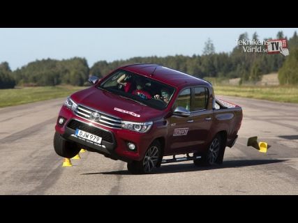 Новая Toyota Hilux 2016 не проходит тест на занос в Магадане « автомагадан