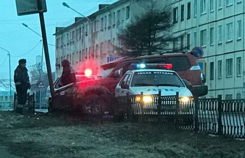 В Магадане пьяный на джипе въехал в столб в Магадане « автомагадан