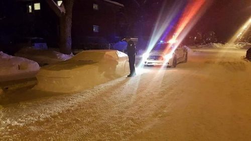 Канадец случайно разыграл полицейских автомобилем-снеговиком в Магадане « автомагадан